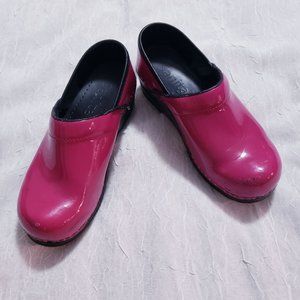 Sanita Professional Patent Leather Mules Fuchsia Pink Black Nursing
